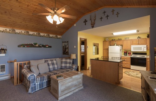 Maggie Valley Cabin | Serene Getaway in a Fully Furnished Cabin in Blue Ridge