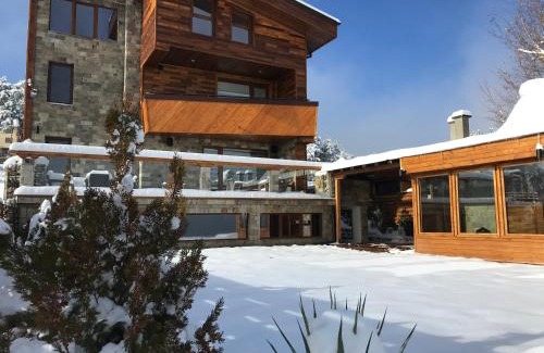 Tsigov Chark Villa | Relax at Our Guest House with Hot Tub & Breakfast Included