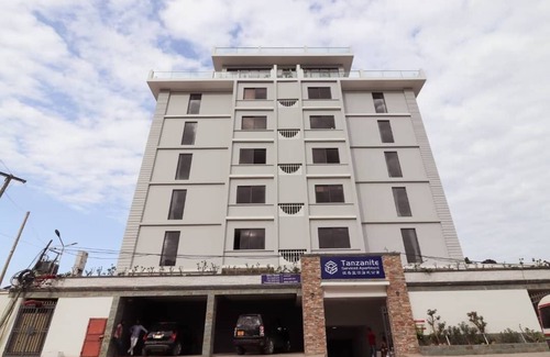 Masaki House | Relax in a 2BR Apartment with Pool and Gym Access