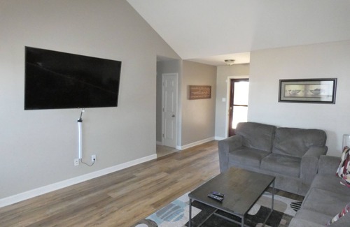 Jacksonville House | Relax in a Comfortable 3 Bedroom House with Ocean Views
