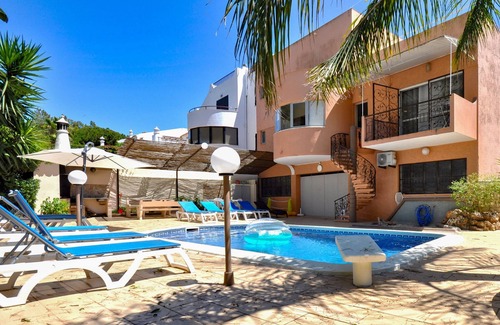 Vilamoura Villa | Relax in a 5-bedroom villa with a private pool in Vilamoura.
