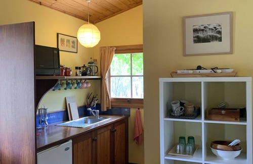 Wooragee House | Tranquil Retreat Near Beechworth with Family-Friendly Amenities