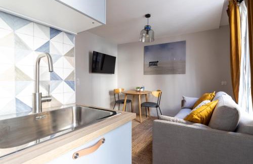 Parc-de-Montsouris Apartment | Relax in a Contemporary Designer Apartment