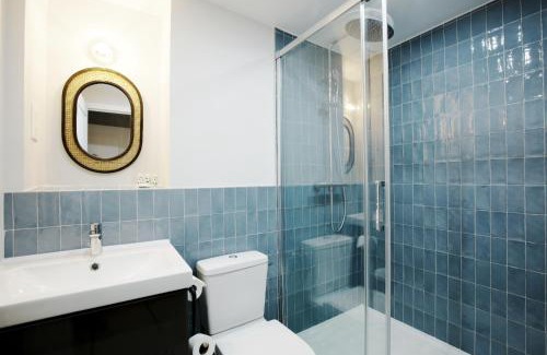 Parc-de-Montsouris Apartment | Relax in a Contemporary Designer Apartment