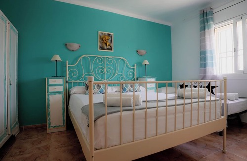 Cubelles Bed & Breakfast | Relax in a cozy environment where your dog is also welcome.