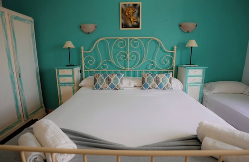 Cubelles Bed & Breakfast | Relax in a cozy environment where your dog is also welcome.