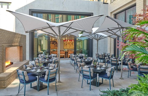 Fort Worth Cultural District Hotel | Relax in a Cozy Room at Heart of Fort Worth's Attractions