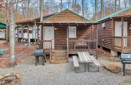 Gatlinburg - Pigeon Forge House | Cozy Mountain Cabin Retreat in Gatlinburg, Rated 9.4/10