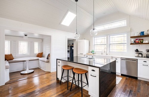 Hurdle Mills House | Idyllic 3-Bedroom Farmhouse Retreat on 22 Acres