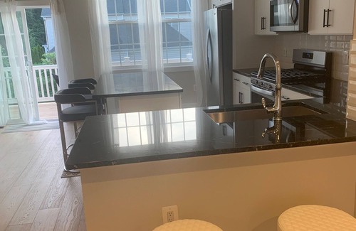 Ashburn House | Modern Townhouse Retreat 10 Minutes from Dulles Airport