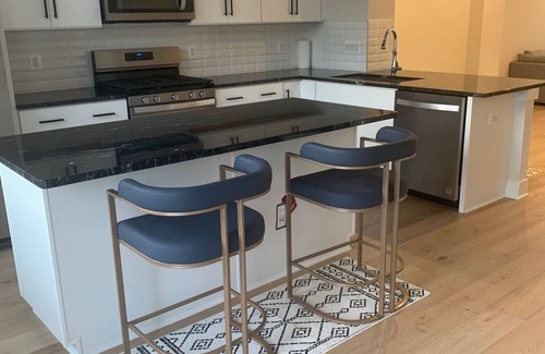 Ashburn House | Modern Townhouse Retreat 10 Minutes from Dulles Airport