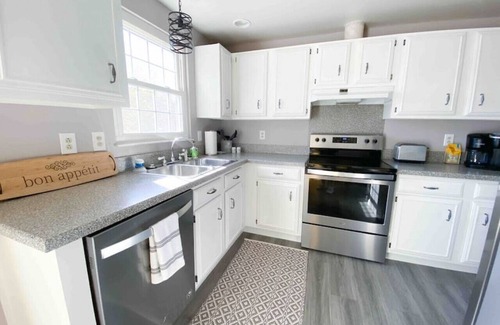 McAlpine House | Cozy Trailside Retreat with Pool and Pet-Friendly Yard