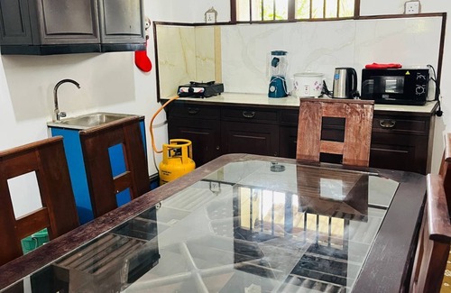 Kathaluwa House | Relax in Comfort Near Top Attractions Family & Friendly, Free Parking, Free WIFI