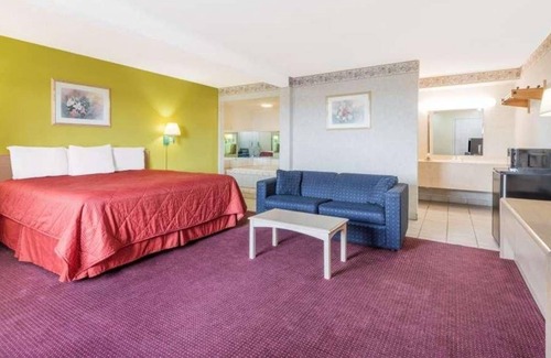 Berea House | Relax in Knights Inn Berea! Free Daily Breakfast, Parking, WiFi