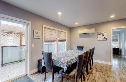 Lakeside House | Unwind at Lakeside with Family and Pets Welcome