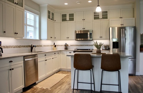 Okanagan-Similkameen House | Experience Serenity at the Cottages with Ocean Views