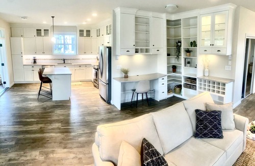 Okanagan-Similkameen House | Experience Serenity at the Cottages with Ocean Views