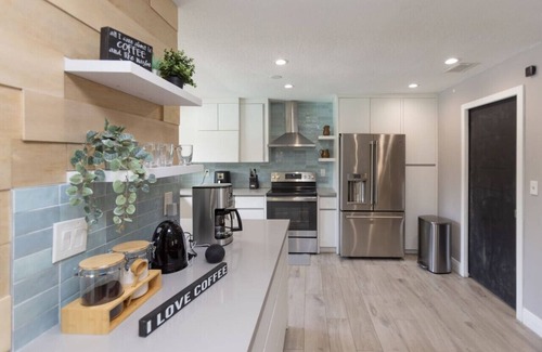 Fontainebleau House | Relax in Miami with Heated Pool & Spa Amenities
