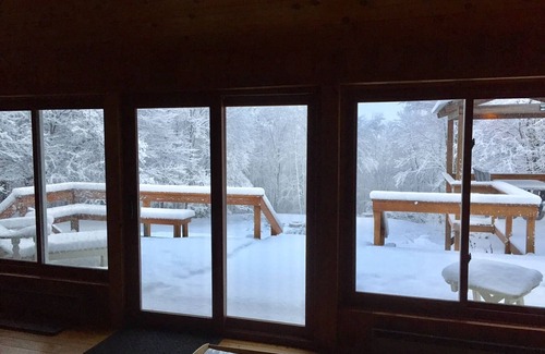 Fleischmanns Cabin | Discover Tranquil Retreats in Secluded Woods & Mountains