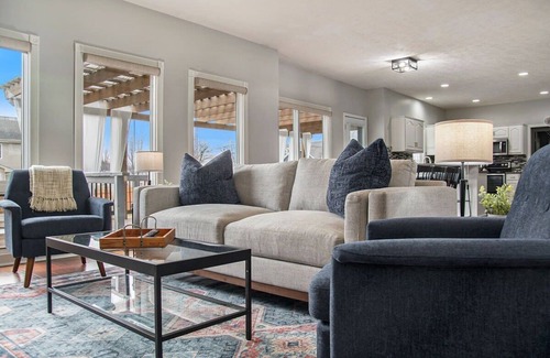 Jefferson House | Unforgettable 5BR Oasis with Game Room & Hot Tub Access