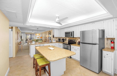 Sanibel Condo | Exquisite Condo with Ocean Views at Pointe Santo!