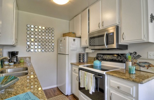 Carlsbad Village Condo | Experience Ocean Views & Poolside Relaxation in Carlsbad