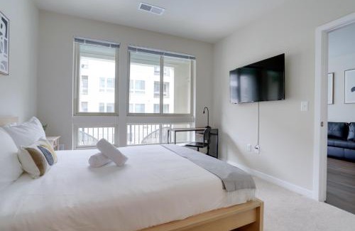 Jefferson Manor Apartment | Contemporary Condo with Pool & Child-Friendly Amenities