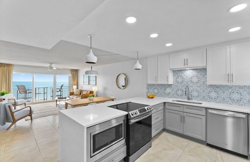 Satellite Beach Condo | Ocean View Penthouse with Spa & Pool - Guest Rated 10/10