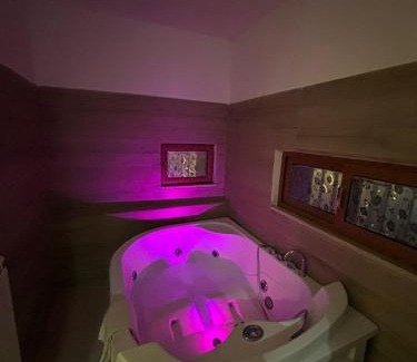 Naples Bed & Breakfast | Relax in a Cozy Suite with Hot Tub & Breakfast Included