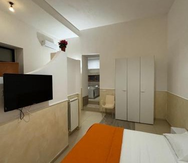 Naples Bed & Breakfast | Relax in a Cozy Suite with Hot Tub & Breakfast Included