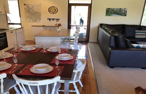 Taylor Bay House | Unwind in Taylor Bay at Lake Eildon with Top Amenities