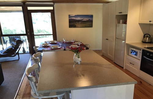 Taylor Bay House | Unwind in Taylor Bay at Lake Eildon with Top Amenities