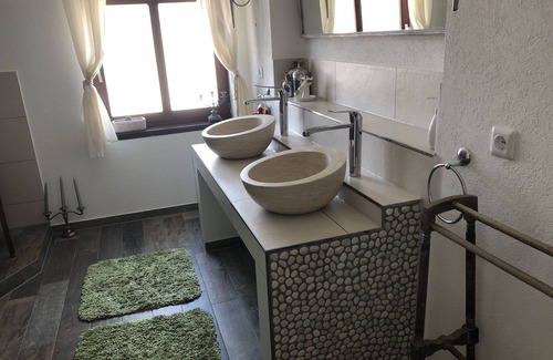 Tettnang Apartment | Unwind in a Cozy Dream Room with Breakfast Included