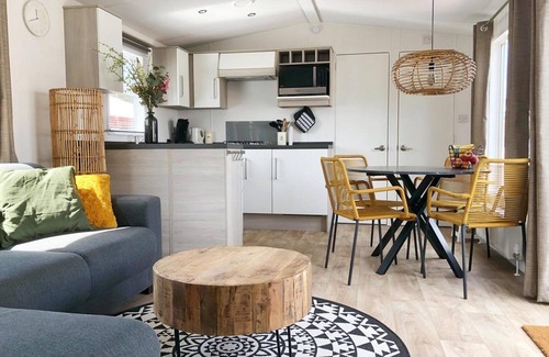 Sint Maarten House | Cozy Chalet Retreat Near Kop van Noord-Holland's Wonders