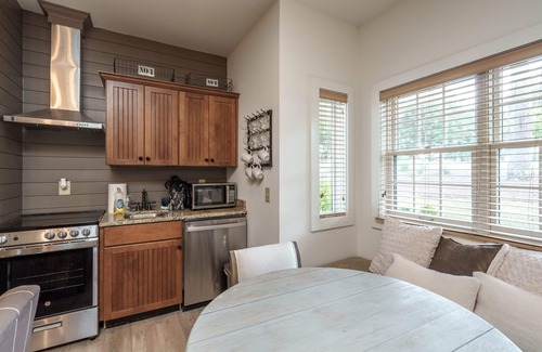 Lake Oconee Apartment | Unwind with Golf Course Views and Premium Spa Amenities