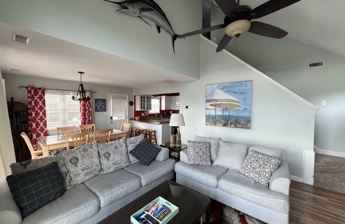 Emerald Isle House | Pet-Friendly 5 BR Cottage with Pool & Ocean Views!