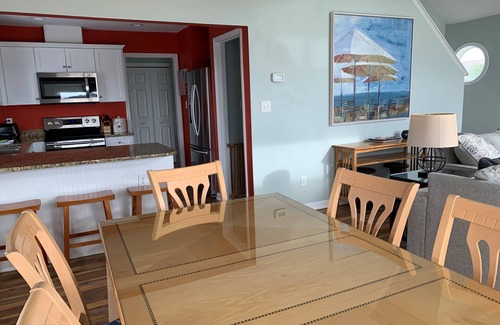 Emerald Isle House | Pet-Friendly 5 BR Cottage with Pool & Ocean Views!