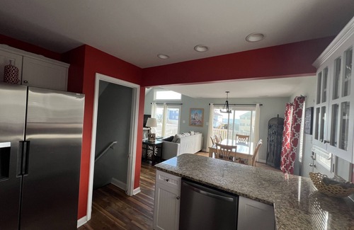 Emerald Isle House | Pet-Friendly 5 BR Cottage with Pool & Ocean Views!