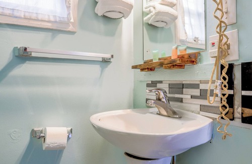 Natural Bridge Hotel | Budget-Friendly Stay at Relax Inn with Family Amenities