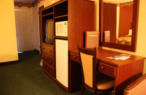 Chehalis Hotel | Cozy Relax Inn with Spa, Breakfast & Family-Friendly Vibe