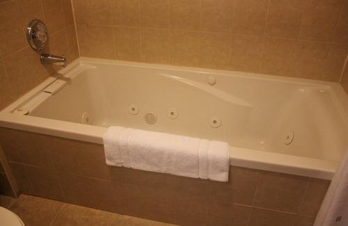 Chehalis Hotel | Cozy Relax Inn with Spa, Breakfast & Family-Friendly Vibe
