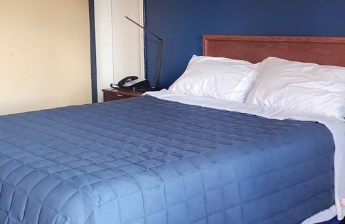 Rural Retreat Hotel | Relax Inn: Family-Friendly Getaway with Spa & Breakfast