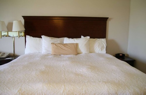 Selinsgrove Hotel | Cozy Riverfront Retreat - Ideal Shamokin Countryside Stay