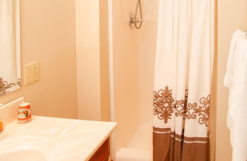 Sandusky Cabin | Exceptional Millsite Lodge Stable Room with Pool & Breakfast