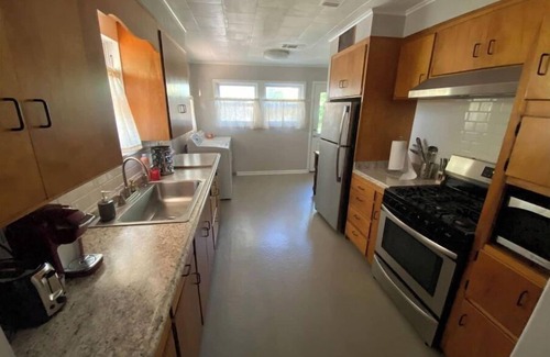 Ponca City House | Serene Retreat by the Lake - Guest Rated 9/10, Family-Friendly