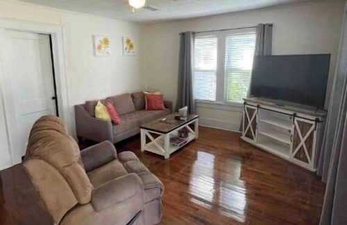 Ponca City House | Serene Retreat by the Lake - Guest Rated 9/10, Family-Friendly