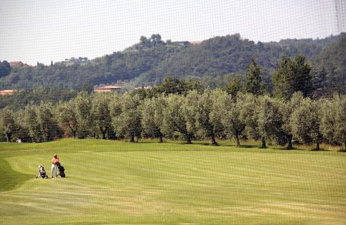 Raffa Apartment | Unwind by Lake Garda: Pet-Friendly Hotel with Pool Access