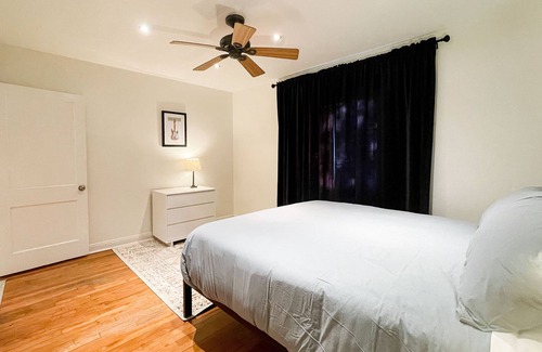 Cherrywood House | Relax On Rountree, Hot tub w/ authentic ATX experience. Main house & Guest house