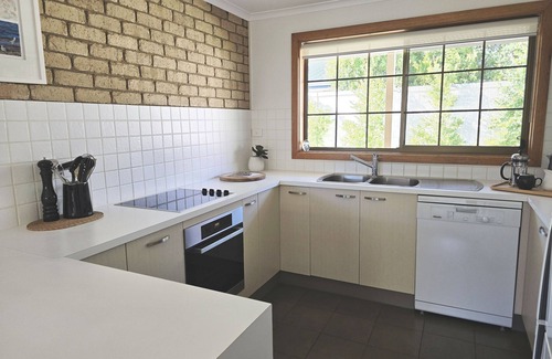 Waterhouse House | Unwind at Ryan @ Robe - Minutes from Shops & the Beach