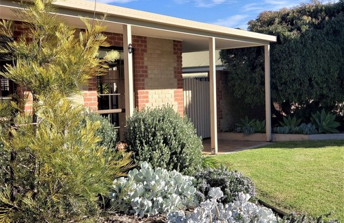 Waterhouse House | Unwind at Ryan @ Robe - Minutes from Shops & the Beach